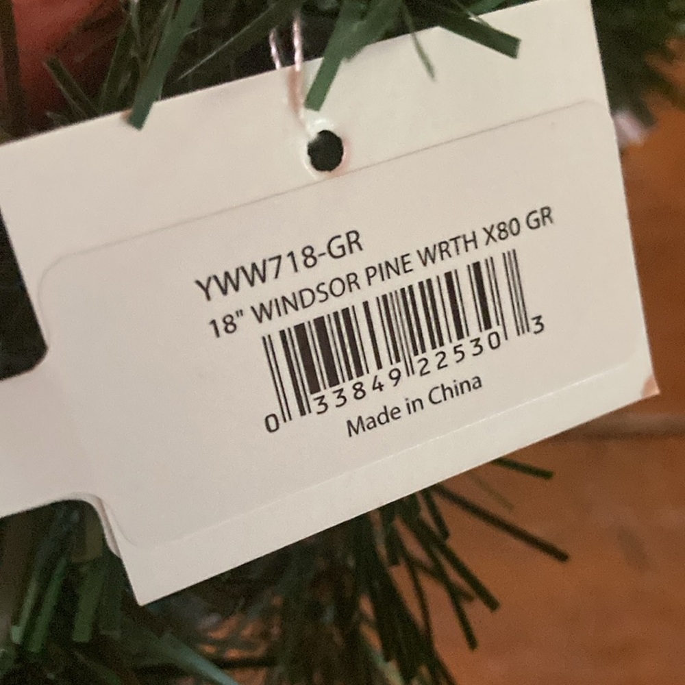 Windsor artificial pine holiday wreaths set of four 18” decorative - Picture 2 of 3